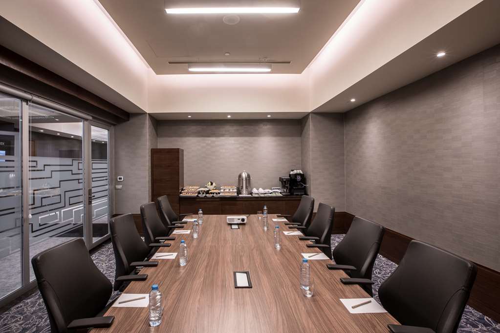 Отель Delta By Marriott Levent